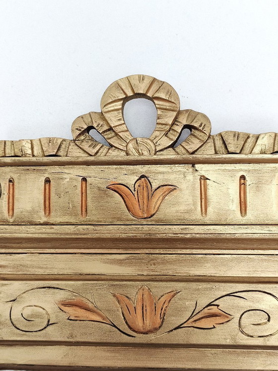 Image 1 of Gilded wooden mirror with carved pediment in the trumeau style