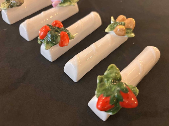 Image 1 of Keramische Majolica Messenleggers Set: Keramische Groente Fruit Bestekhouder, Frankrijk Vintage