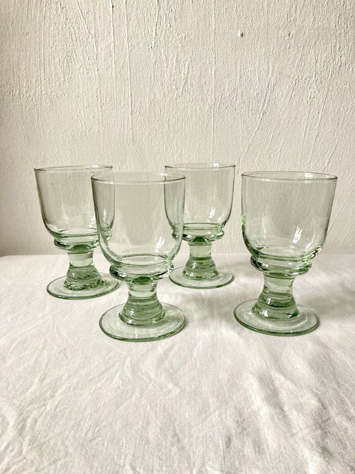 4 verres sur pied en verre soufflé artisanal de teinte verte