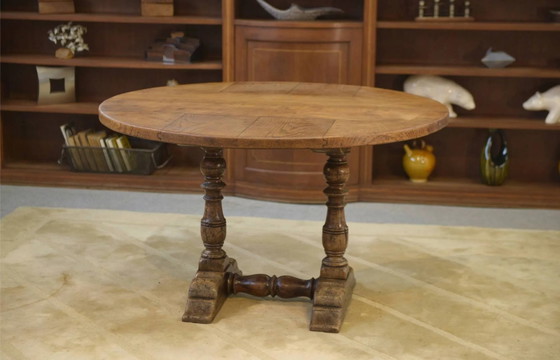 Circular oak table from the early 20th century. – Dining tables, Wood, Vintage (photo 2 of 2)