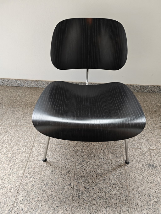 Vitra – Plywood Group LCM (Lounge Chair Metal), design Charles & Ray Eames