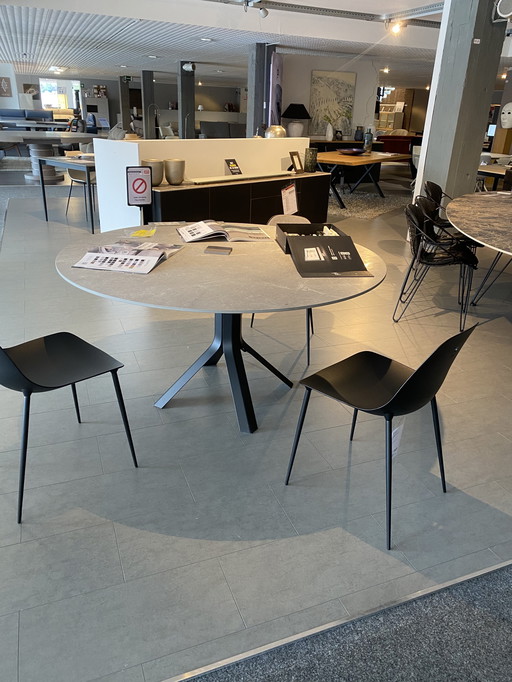 Joli Fizz dining table