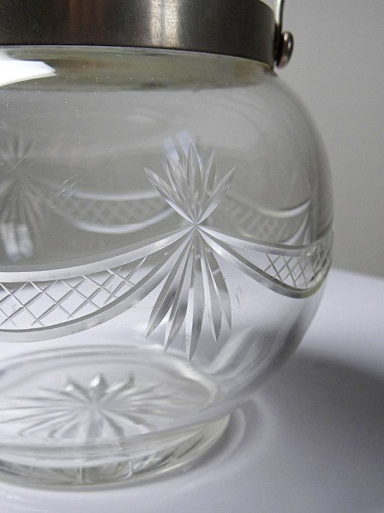 Image 1 of Vaso/bonbonniere antico boemo a forma di bolla in cristallo inciso e metallo argentato, 1920-1940.