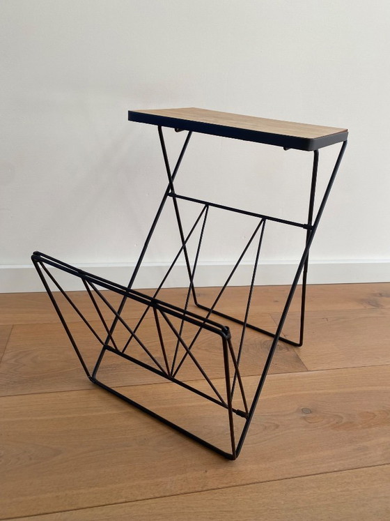 Image 1 of Tavolino pieghevole vintage con portariviste degli anni '60.