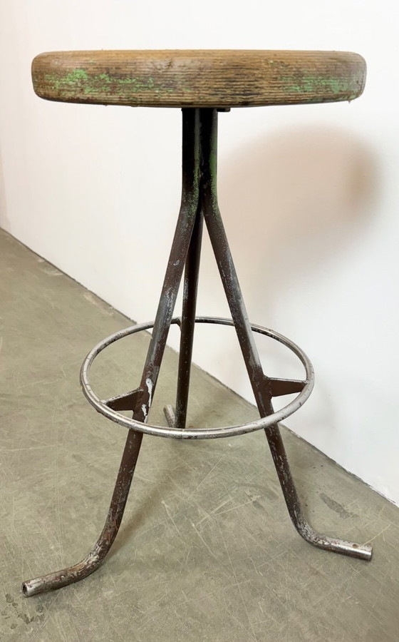 Image 1 of Grijze industriële werkplaatskruk, jaren 60