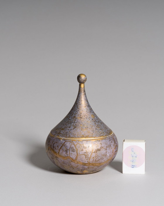 Image 1 of Helmut Drexler per Rosenthal - Gruppo scultoreo di cinque vasi in porcellana - Serie Goldfeuer in grigio lilla e oro