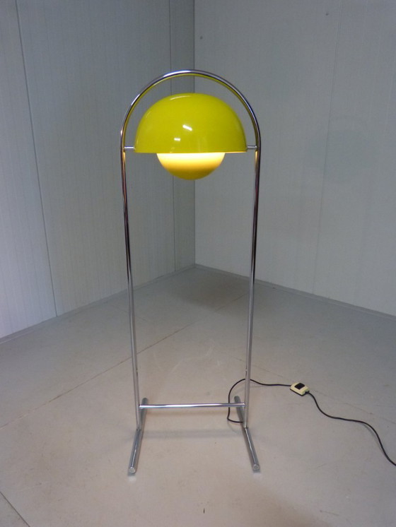 Image 1 of Cosack gelbe Blumentopf-Stehlampe 1960er-70er Jahre
