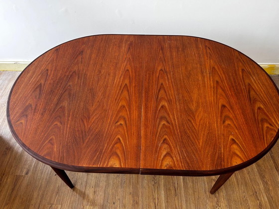 Image 1 of Midcentury teakhouten G-Plan ovale uitschuifbare eettafel 1960