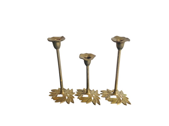 Image 1 of Ensemble van drie art nouveau vintage messing kandelaars bloemen 