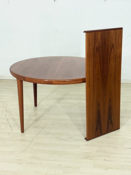 Danish Design Teak Round Dining Table - Extendable / Teak Dining Table / Mid Century Teak Table / – Wood (photo 4 of 18)