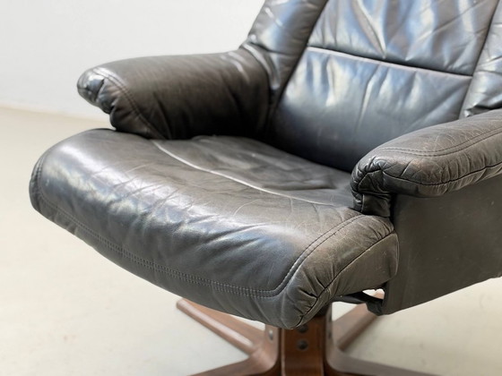 Fauteuil Relax Vintage avec Pouf – Cuir Noir & Bois, Scandinavie, Années 1970 – Leather (photo 5 of 18)