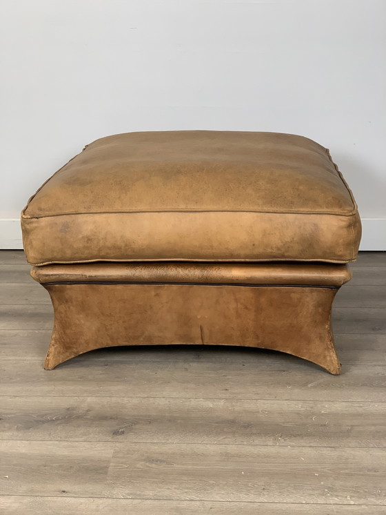 Image 1 of Stoer lederen hocker