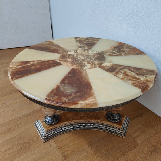 Image 1 of Table basse ronde vintage de style Régence avec plateau en marbre