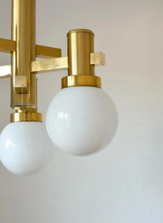 Lampadario vintage Gaetano Sciolari in ottone e vetro opalino, 3 luci, anni '70 – Brass, Space Age (photo 2 of 9)