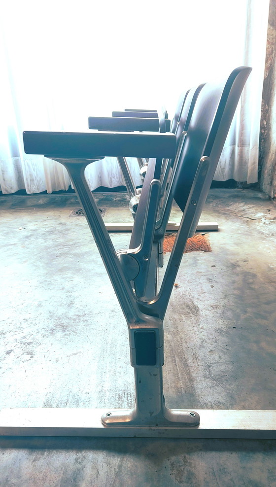 Image 1 of Rot gefärbte Holzbank mit 3 Sitzen - Castelli DSC 106