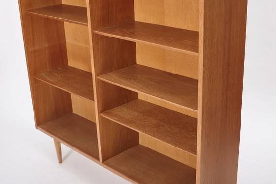 Libreria in rovere disegnata da Poul Hundevad per Hundevad & Co, Danimarca, anni '60. – Librerie, Wood (photo 4 of 12)