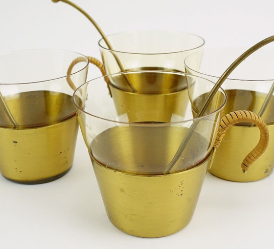 Image 1 of Ensemble de 4 verres à thé style années 50, signés Hein Matten, support en laiton, anses en raphia.