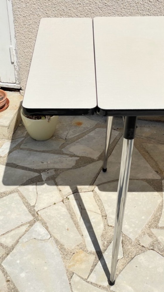 Image 1 of Vintage Formica table with 2 extensions