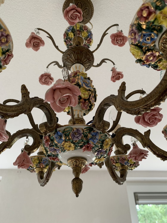 Image 1 of Jaren 50 italiaanse kroonluchter met porseleinen