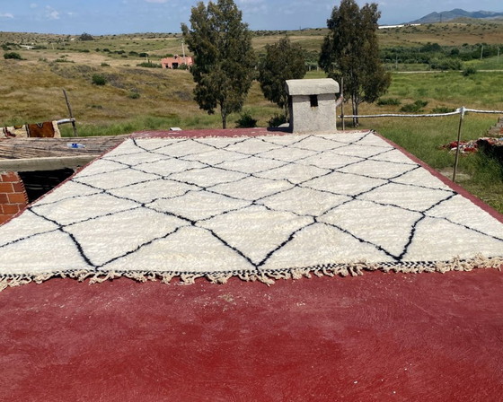 Image 1 of Extra Large Vintage Beni Ourain Rug 426x344 cm – Authentic Moroccan Wool Rug – Ivory Black Diamond Pattern – Oversized Boho Luxe