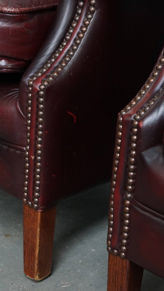 Image 1 of 2x Bordeauxrode rundleren oorfauteuils in Engelse stijl