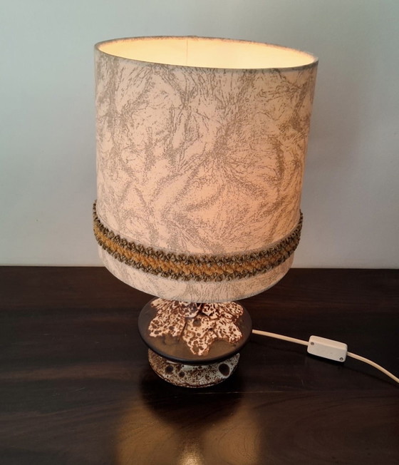 Image 1 of Duitse keramische tafellamp met originele stoffen kap jaren 60/70