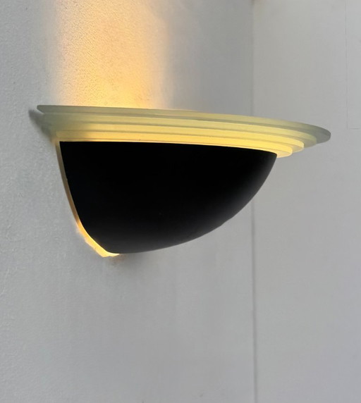 Applique vintage a mezzaluna, vetro sabbiato e metallo laccato nero, Francia, 1970