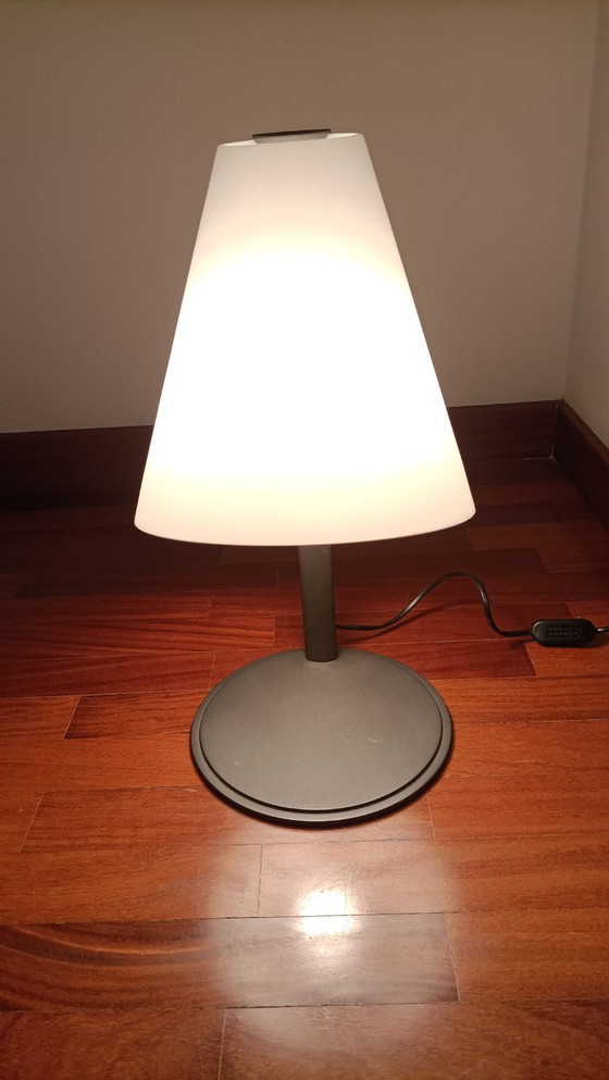 Image 1 of Deux lampes de table Leucos Micene T46 et T68, conçues par les designers Noti Massari et Renato Toso, en métal peint.