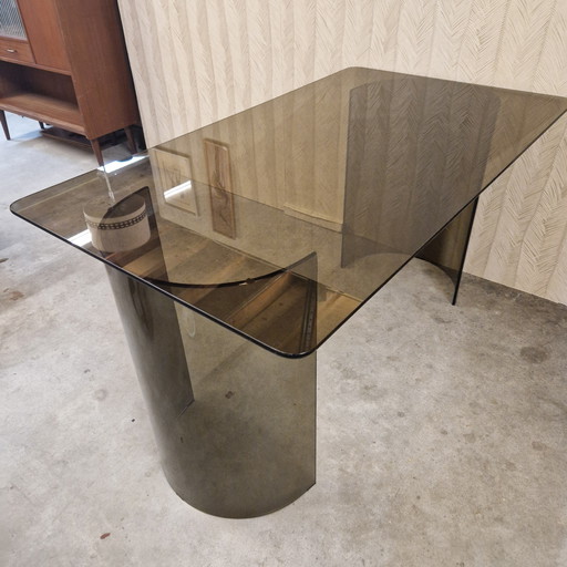 Table ou bureau en verre des années 70 Table de salle à manger en verre fumé des années 70