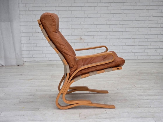 Image 1 of Noorse fauteuil uit de jaren 70, model "Kengu", meubelleer.