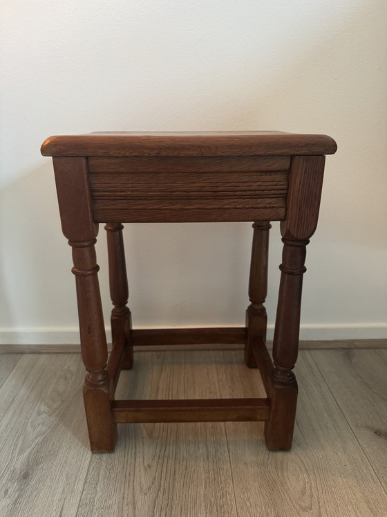 Image 1 of Karaktervol Eikenhouten Tafeltje (Jaren '70)