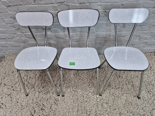 Set di 3 sedie da cucina di design vintage di Brabantia, Formica striata bianca, Paesi Bassi, anni '60 – eetkamerstoelen