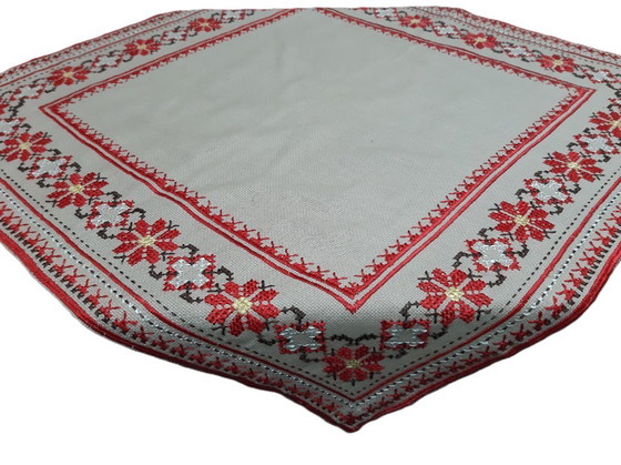Image 1 of Nappe vintage brodée à la main 65 x 65 cm