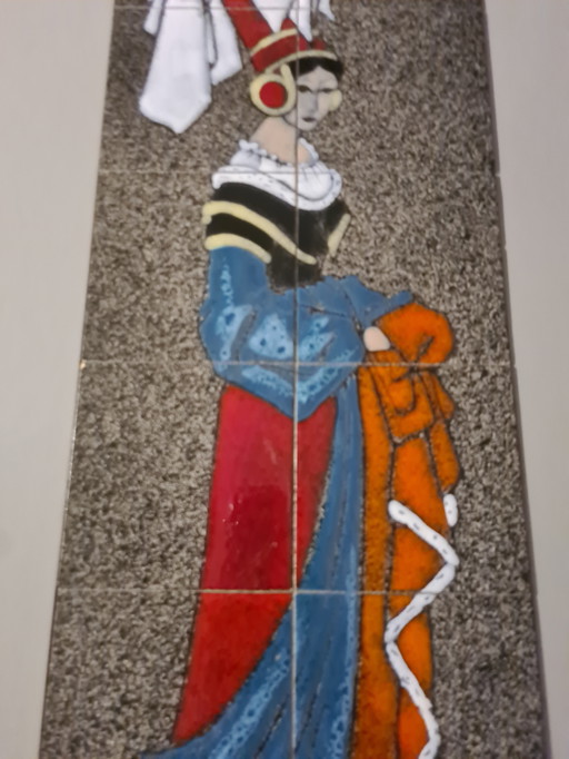 Panel de pared de cerámica esmaltada – Figura femenina estilizada – Firmado Capra – Años 70