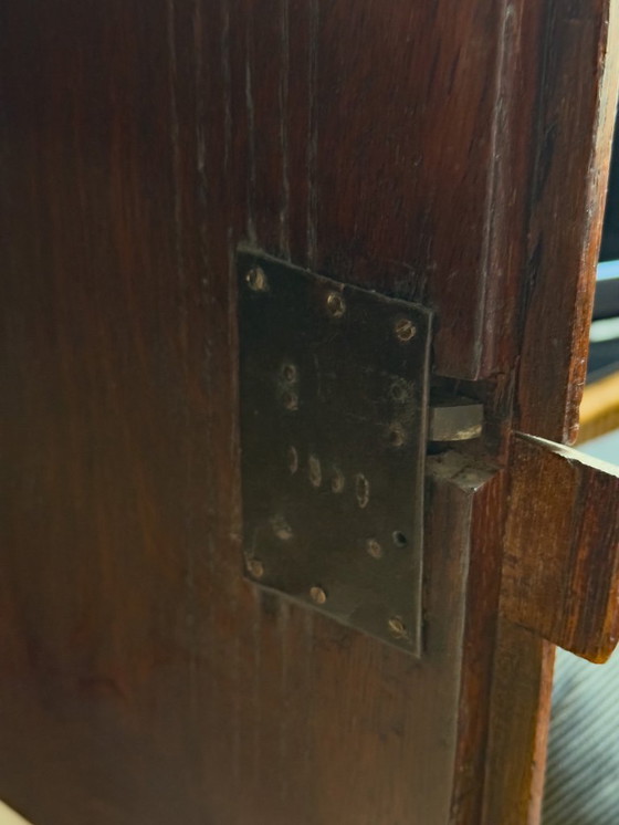 Image 1 of Elegante gabinete con patas en cruz de nogal del siglo XVII