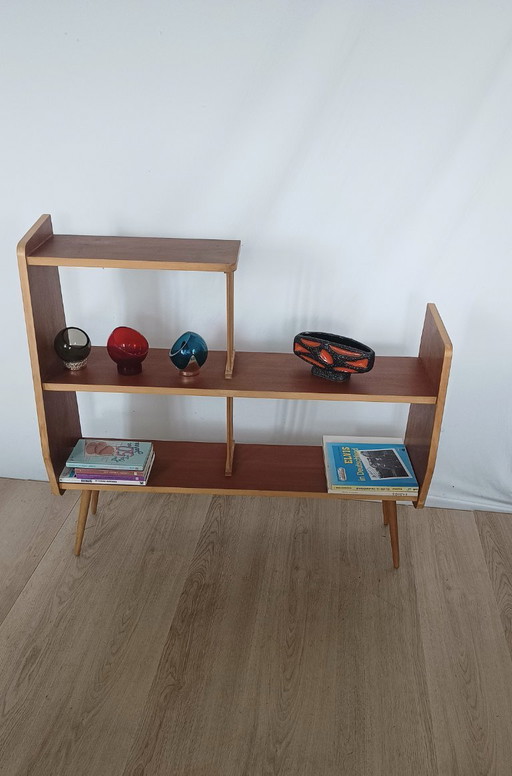 Vrijstaand vintage vijftiger jaren kastje