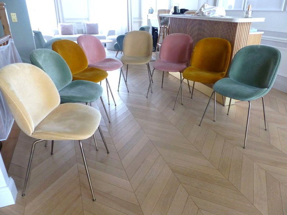 Image 1 of Set aus 8 „Beetle Dining Chair“-Stühlen in Samt von GUBI, Design Stine Gam & Enrico Fratesi