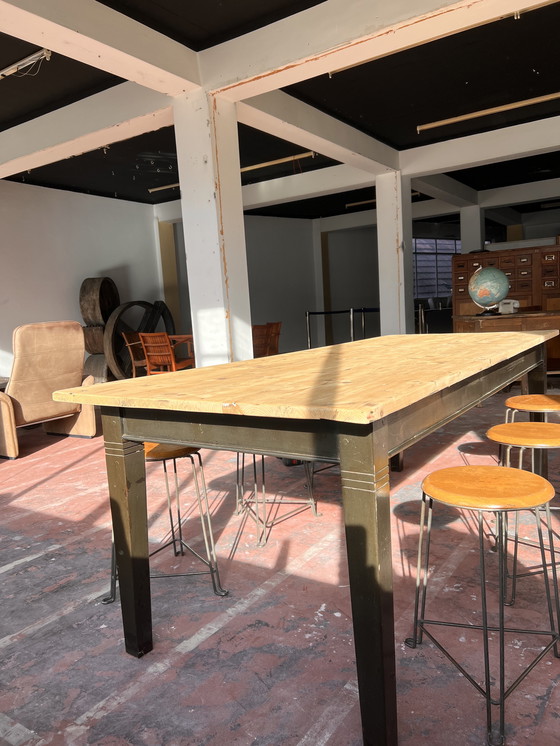 Image 1 of Grenenhouten tafel 