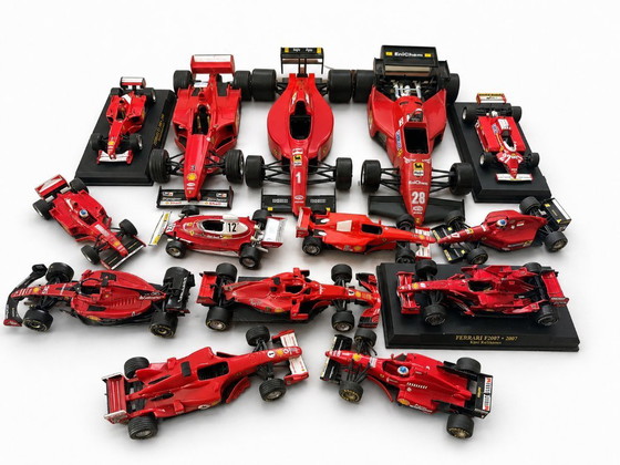 Image 1 of Lotto di 14 modellini di auto da Formula 1 Ferrari.
