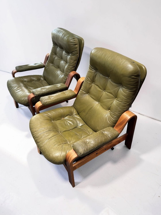 Image 1 of Set di 2 poltrone lounge verde oliva – Göte Möbler, Svezia, anni '70