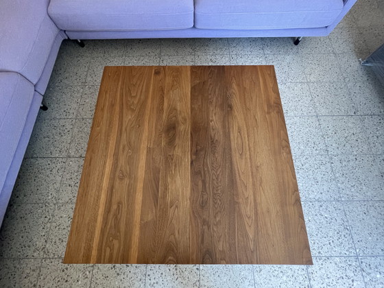 Image 1 of Couchtisch Sapura Nussbaum massiv