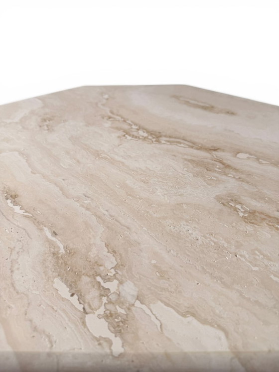 Image 1 of Skulpturaler achteckiger Couchtisch aus natürlichem Travertin, italienisches Design um 1970