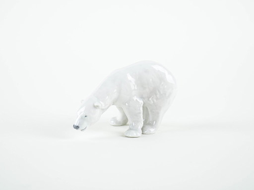 Porseleinen ijsbeerfiguurtje, Deens ontwerp, jaren 70, vervaardigd door Royal Copenhagen.