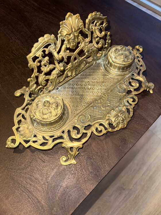 Image 1 of Rijk gedecoreerde antieke inktset van messing met mascaron – 19e eeuw