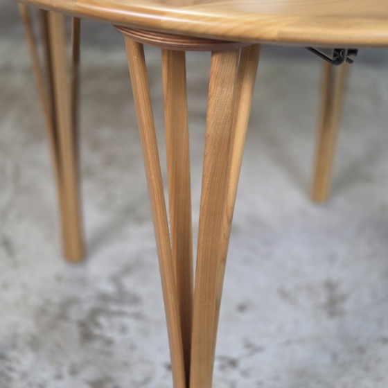 Image 1 of Haslev 'Timeless' tafel, vintage Deense verlengbare ronde / ovale  tafel