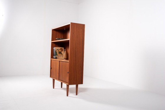 Image 1 of Deense teakhouten boekenkast uit het midden van de 20e eeuw met schuifdeuren – Sejling Skabe, jaren 60
