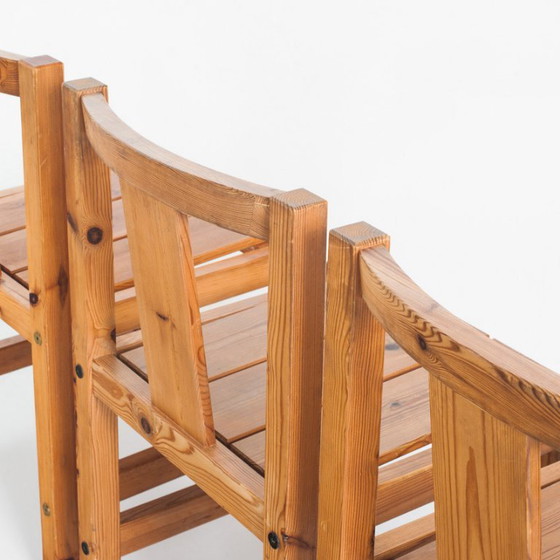 Conjunto de cuatro sillas y banco de estilo escandinavo. Madera de pino. Fabricado por Sotka. Finlandia, (photo 13 of 15)