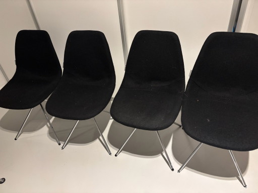 4 Zuiver Fourteen Up Stühle schwarz