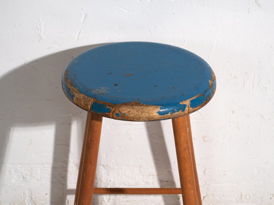 Antique wooden stool with round seat – Central Europe, circa 1950 – Rustic (photo 16 of 34)
