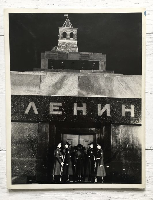 Helmut Newtons Illustrated No. 3, Autographed | €700 | Whoppah